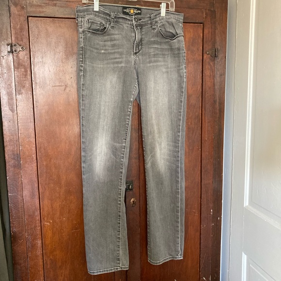 Perfectly worn in Lucky Brand jeans 👖🍀 - Picture 5 of 8